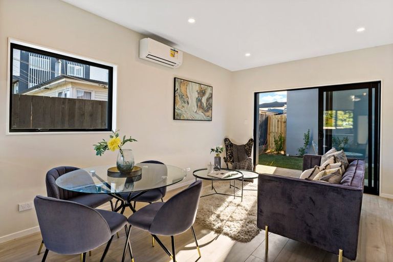 Photo of property in 4/51 Point England Road, Point England, Auckland, 1072