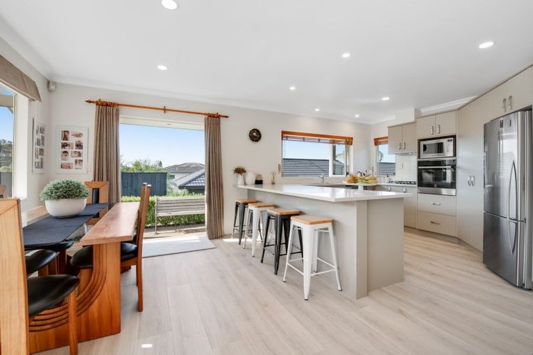 Photo of property in 14 Astor Place, Orewa, 0931