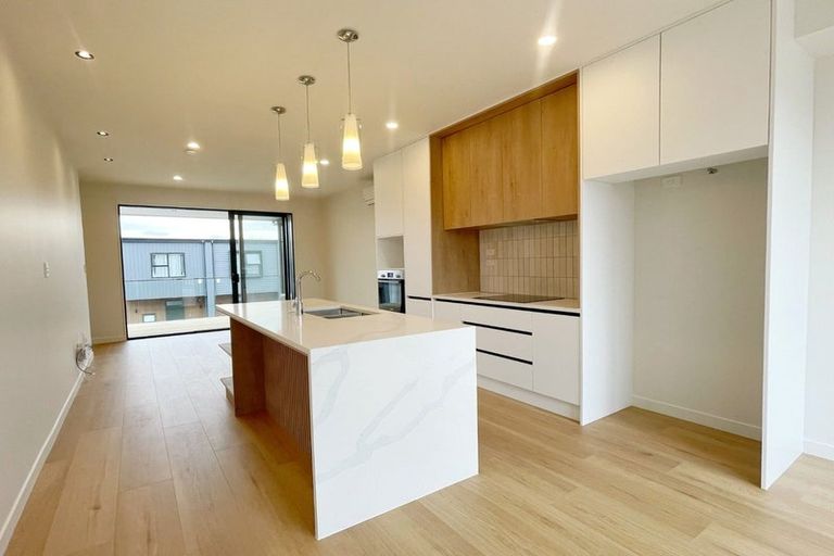 Photo of property in 7 Heketara Way, Massey, Auckland, 0614