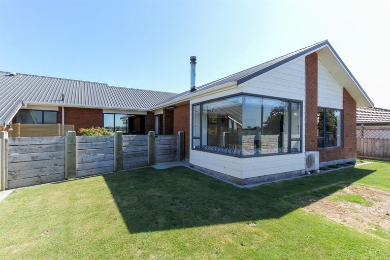 Photo of property in 13 Sandel Rise, Merrilands, New Plymouth, 4312
