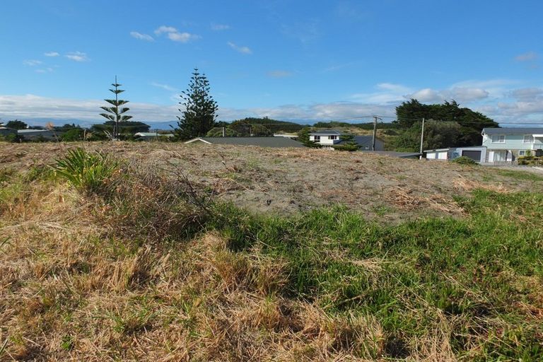 Photo of property in 37 Marine Parade South, Foxton Beach, Foxton, 4815