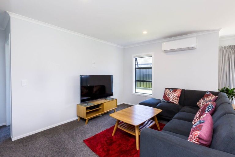 Photo of property in 16 Whitten Way, Wallaceville, Upper Hutt, 5018