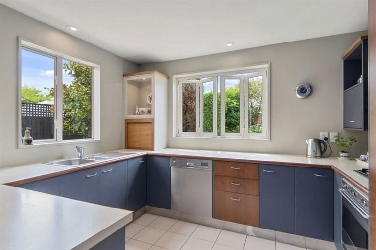 Photo of property in 2 Kemp Lane, Papanui, Christchurch, 8053