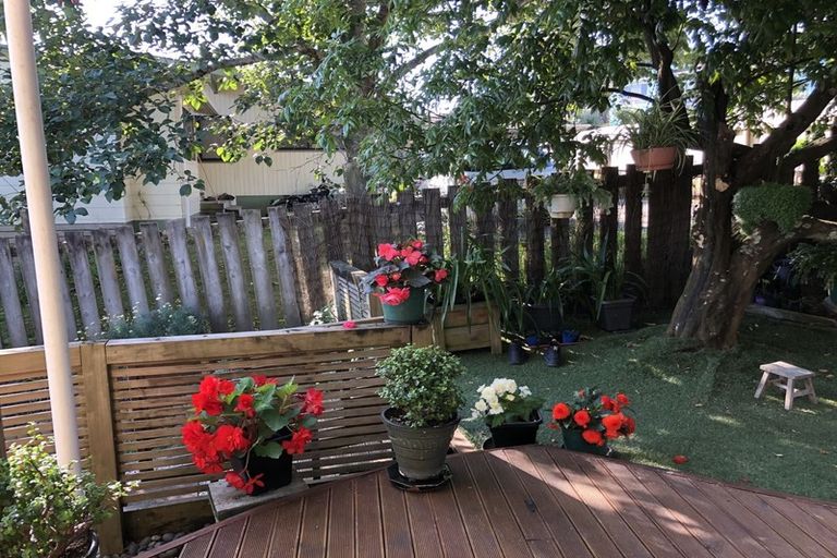 Photo of property in 10 Peterhouse Place, West Harbour, Auckland, 0618