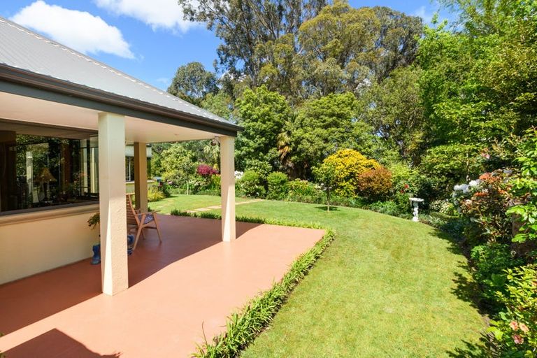 Photo of property in 11 La Lena Grove, Fitzherbert, Palmerston North, 4410