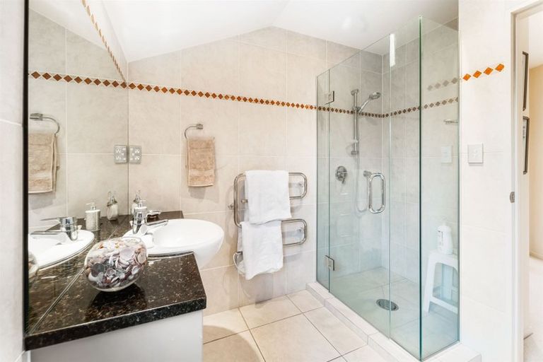 Photo of property in 2/56 Castor Bay Road, Castor Bay, Auckland, 0620