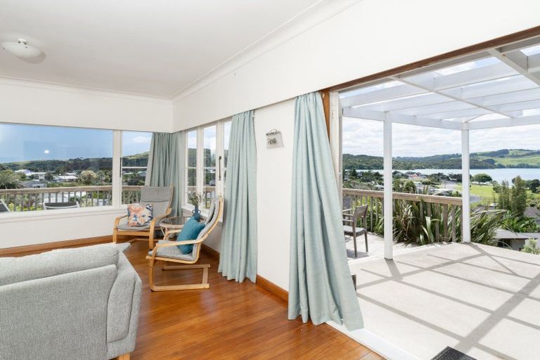 Photo of property in 37 Long Street, Raglan, 3225