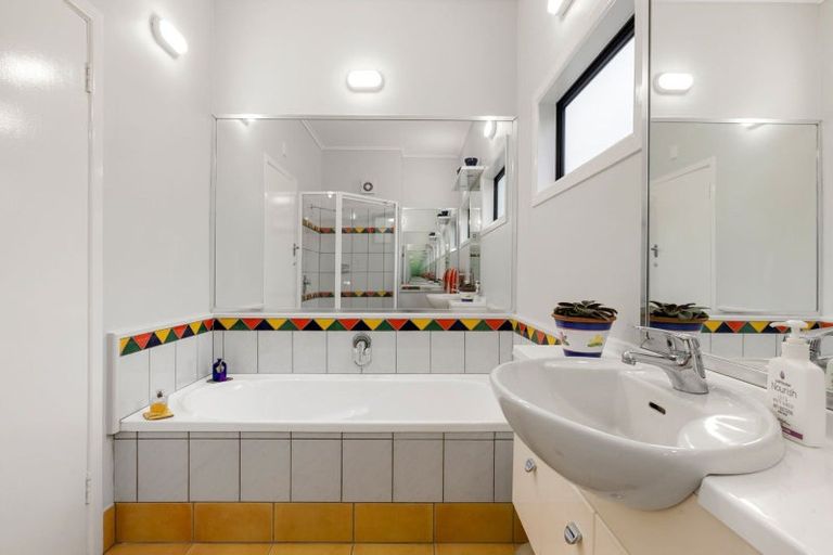 Photo of property in 150 Lake Crescent, Hamilton Lake, Hamilton, 3204