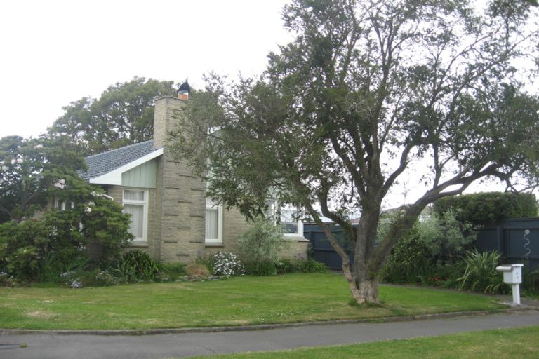 Photo of property in 4 Kingston Place, Bishopdale, Christchurch, 8053