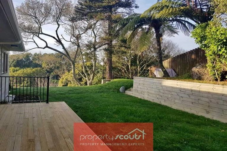 Photo of property in 10 Lindaver Grove, Merrilands, New Plymouth, 4312