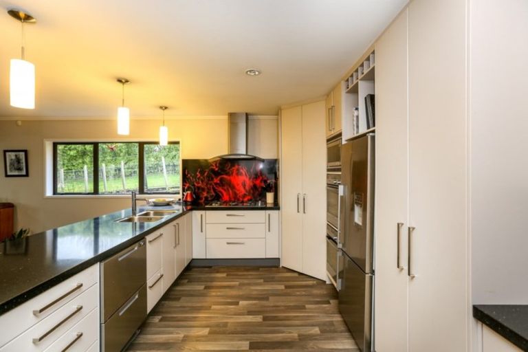 Photo of property in 550 Mangorei Road, Mangorei, New Plymouth, 4371