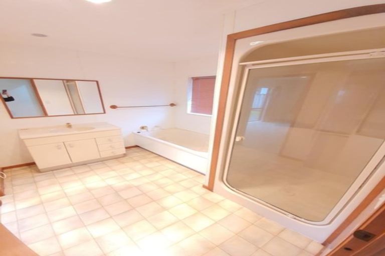 Photo of property in 350e Great South Road, Opaheke, Papakura, 2113