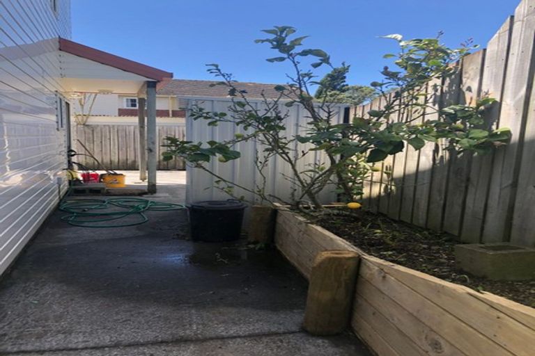 Photo of property in 106b Moorefield Road, Johnsonville, Wellington, 6037