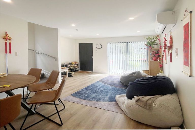 Photo of property in 1a Saint Oswalds Road, Greenlane, Auckland, 1061