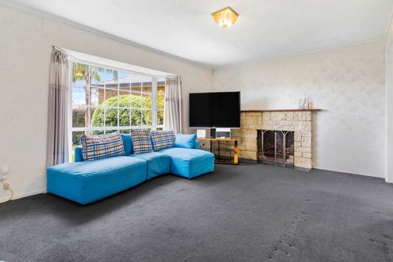 Photo of property in 13 Delisle Place, Windsor Park, Auckland, 0632