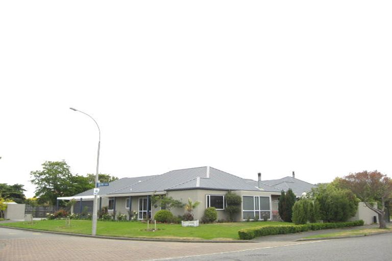Photo of property in 2 Elmtree Close, Parklands, Christchurch, 8083