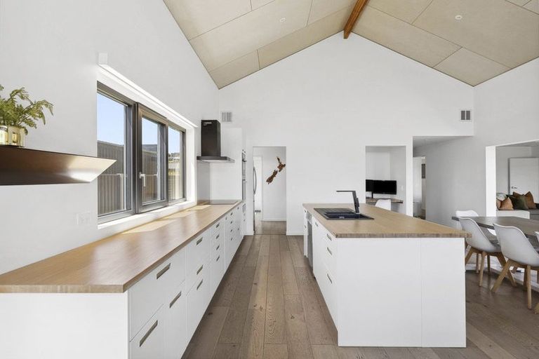 Photo of property in 7 Sapphire Spring Rise, Wanaka, 9305
