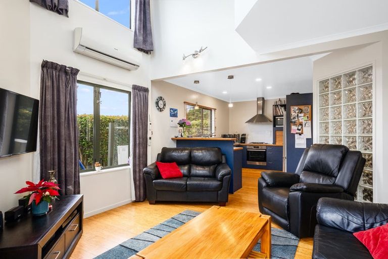 Photo of property in 138 Woodman Drive, Tawa, Wellington, 5028