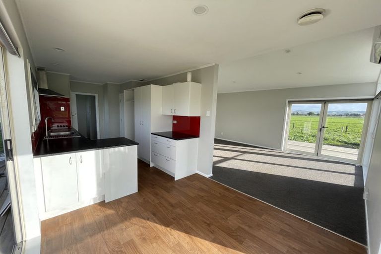 Photo of property in 32 Canal Road West, Waitakaruru, Ngatea, 3576