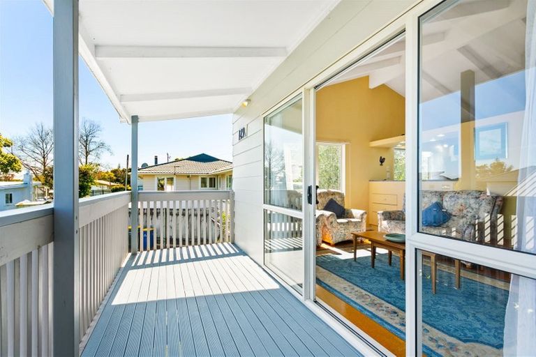 Photo of property in 129a View Road, Sunnyvale, Auckland, 0612