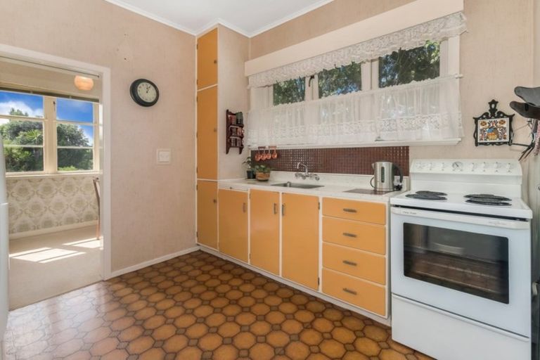 Photo of property in 75 Walmer Road, Point Chevalier, Auckland, 1022