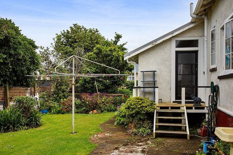 Photo of property in 21 Egmont Street, Patea, 4520