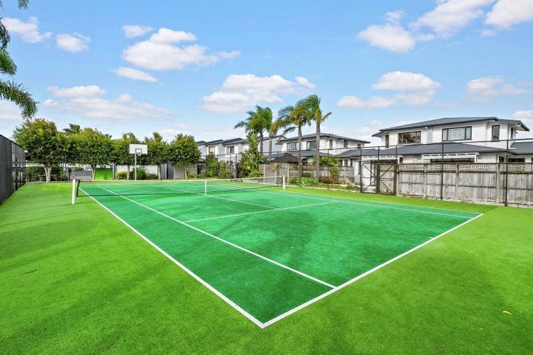 Photo of property in 118/2 Armoy Drive, East Tamaki, Auckland, 2016