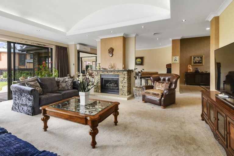 Photo of property in 70 Manor Park, Sunnyhills, Auckland, 2010