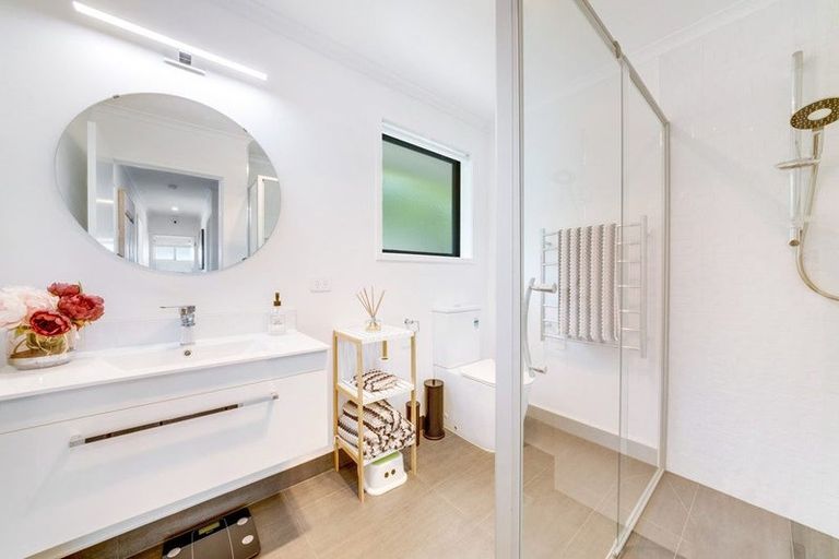 Photo of property in 42 Twin Parks Rise, Papakura, 2110