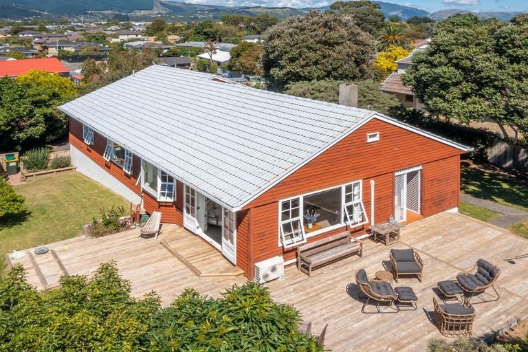 Photo of property in 75 Eatwell Avenue, Paraparaumu Beach, Paraparaumu, 5032