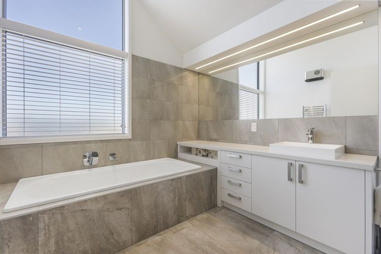 Photo of property in 5 Ruby Ridge, Wanaka, 9305