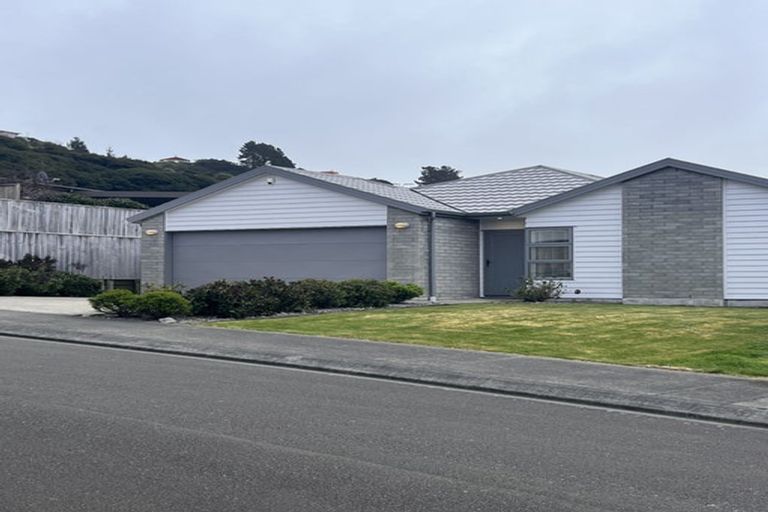 Photo of property in 2 Gennaker Lane, Whitby, Porirua, 5024