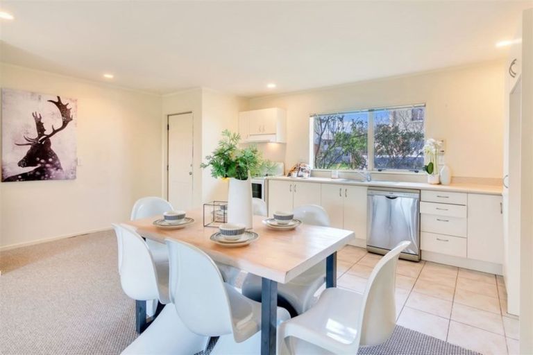 Photo of property in 13 Duxfield Drive, Ranui, Auckland, 0612