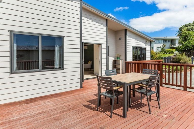 Photo of property in 9 Beauzami Crescent, Ascot Park, Porirua, 5024