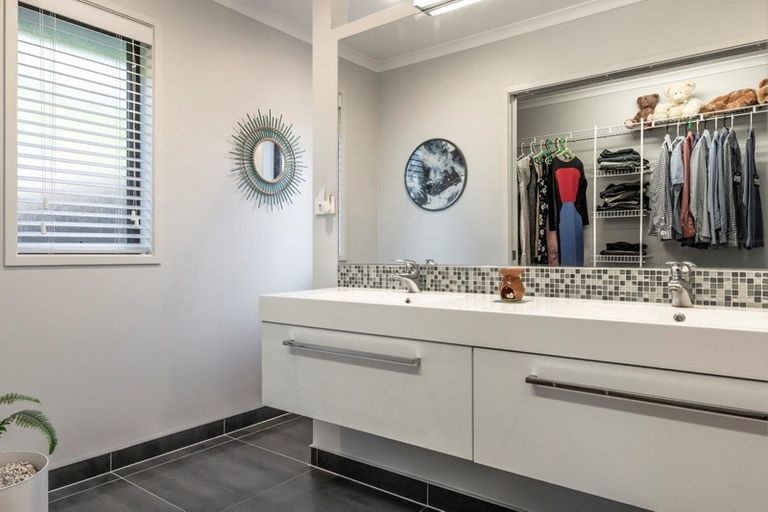 Photo of property in 35 Lilac Close, Cambridge, 3434