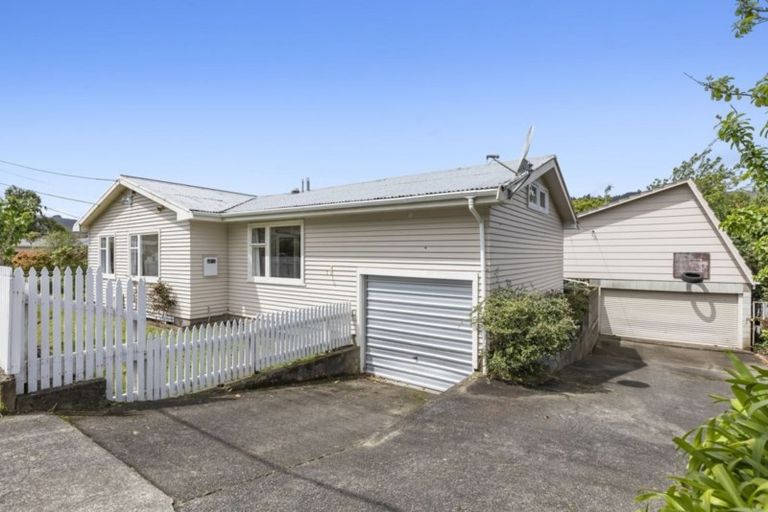 Photo of property in 171 George Street, Stokes Valley, Lower Hutt, 5019