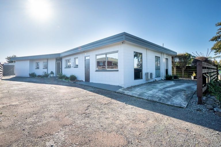 Photo of property in 15 Raglan Avenue, Cloverlea, Palmerston North, 4412