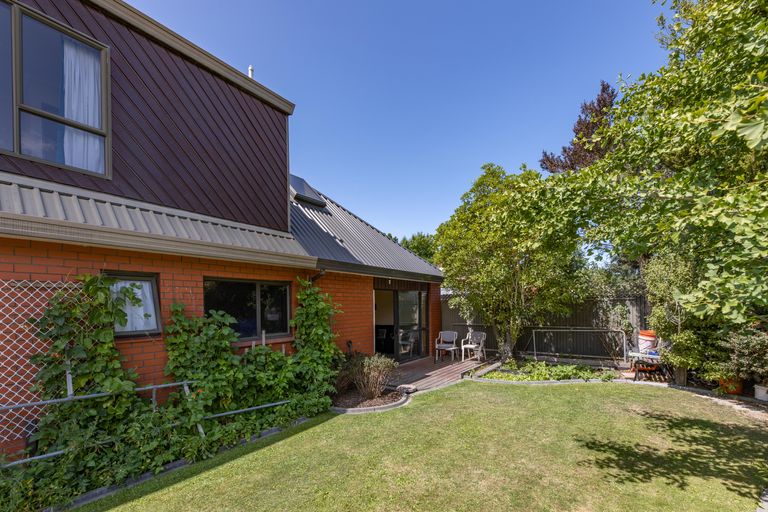 Photo of property in 10 Pyatt Place, Redwood, Christchurch, 8051