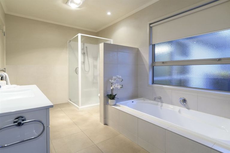 Photo of property in 136 Waterside Drive, Pyes Pa, Tauranga, 3112