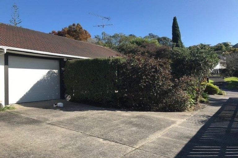 Photo of property in 1/22 Malters Place, Browns Bay, Auckland, 0630