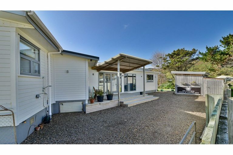 Photo of property in 14 Cordyline Road, Port Waikato, Tuakau, 2695