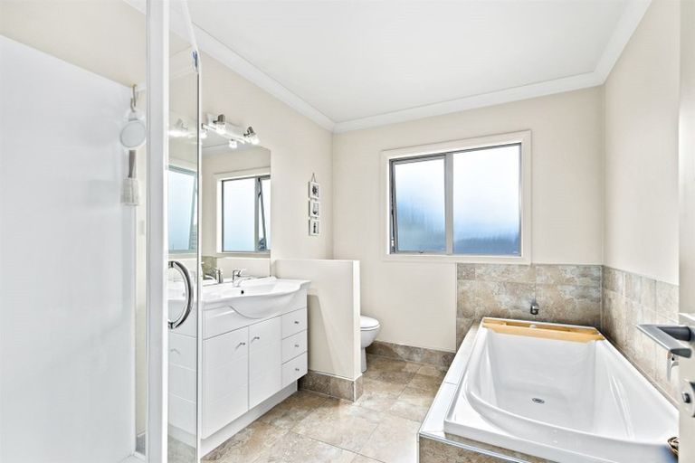 Photo of property in 3 Travis View Drive, Fairview Heights, Auckland, 0632