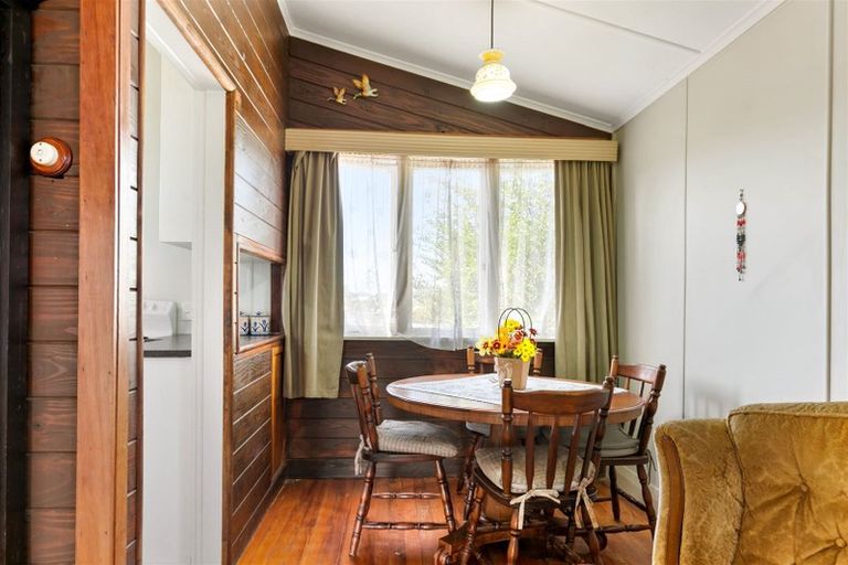 Photo of property in 11 Waikaukau Road, Glen Eden, Auckland, 0602