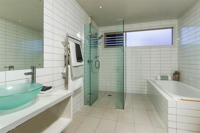 Photo of property in 6 Brighton Terrace, Murrays Bay, Auckland, 0630