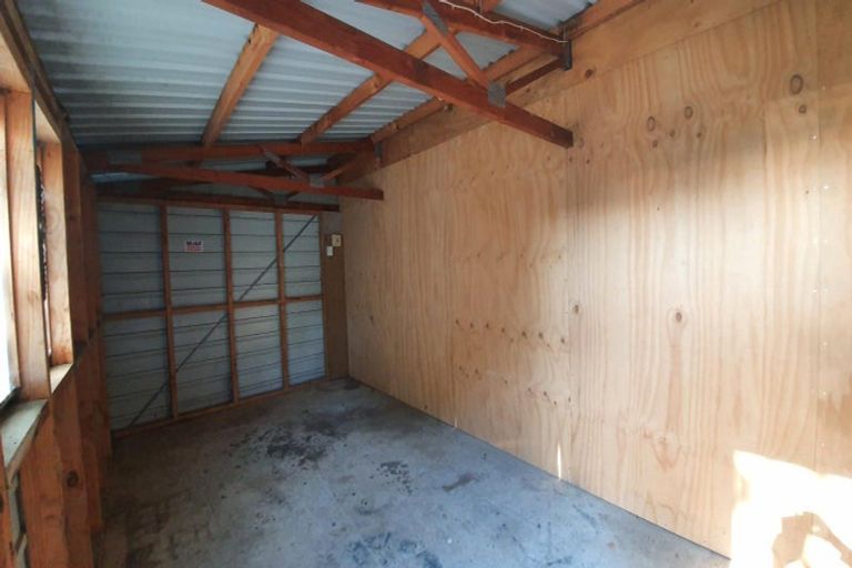 Photo of property in 32 Bonithon Avenue, Moturoa, New Plymouth, 4310