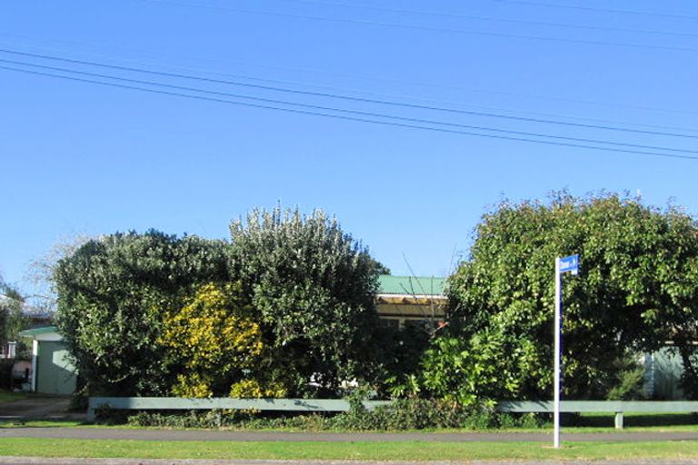 Photo of property in 12 Hilton Road, St Andrews, Hamilton, 3200