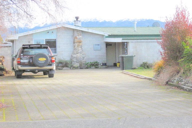 Photo of property in 11 Worsley Street, Te Anau, 9600
