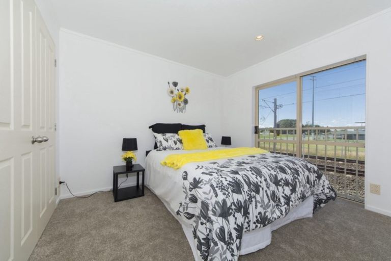 Photo of property in 9 Lockington Avenue, Henderson, Auckland, 0612