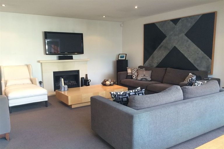 Photo of property in 48 Aikmans Road, Merivale, Christchurch, 8014