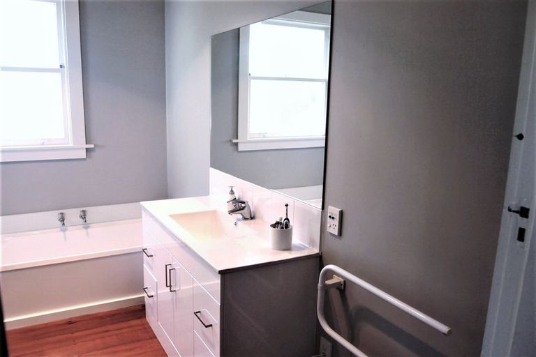 Photo of property in 140 Titirangi Road, New Lynn, Auckland, 0600